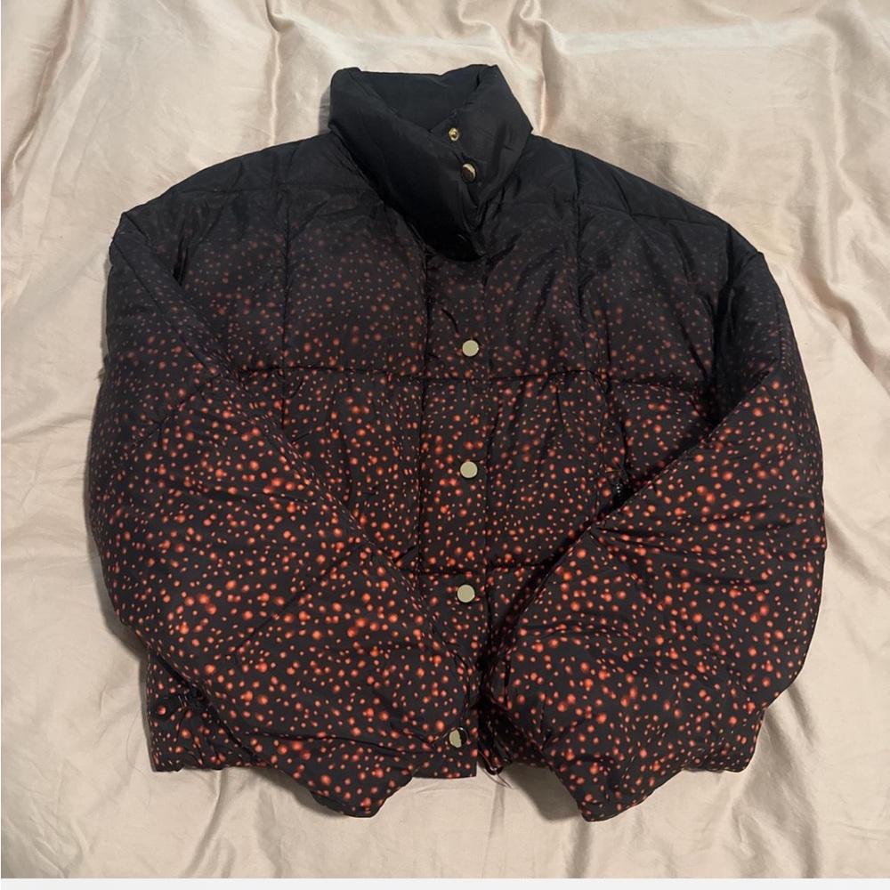 Baum Und Pferdgarten Black Puffer with Firefly-esque Red and Yellow pattern